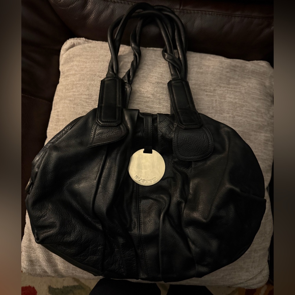 Gustto Black Leather Shoulder Bag